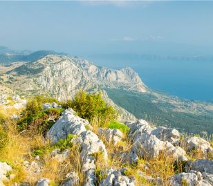 Berglandschap aan de Kroatische kust
