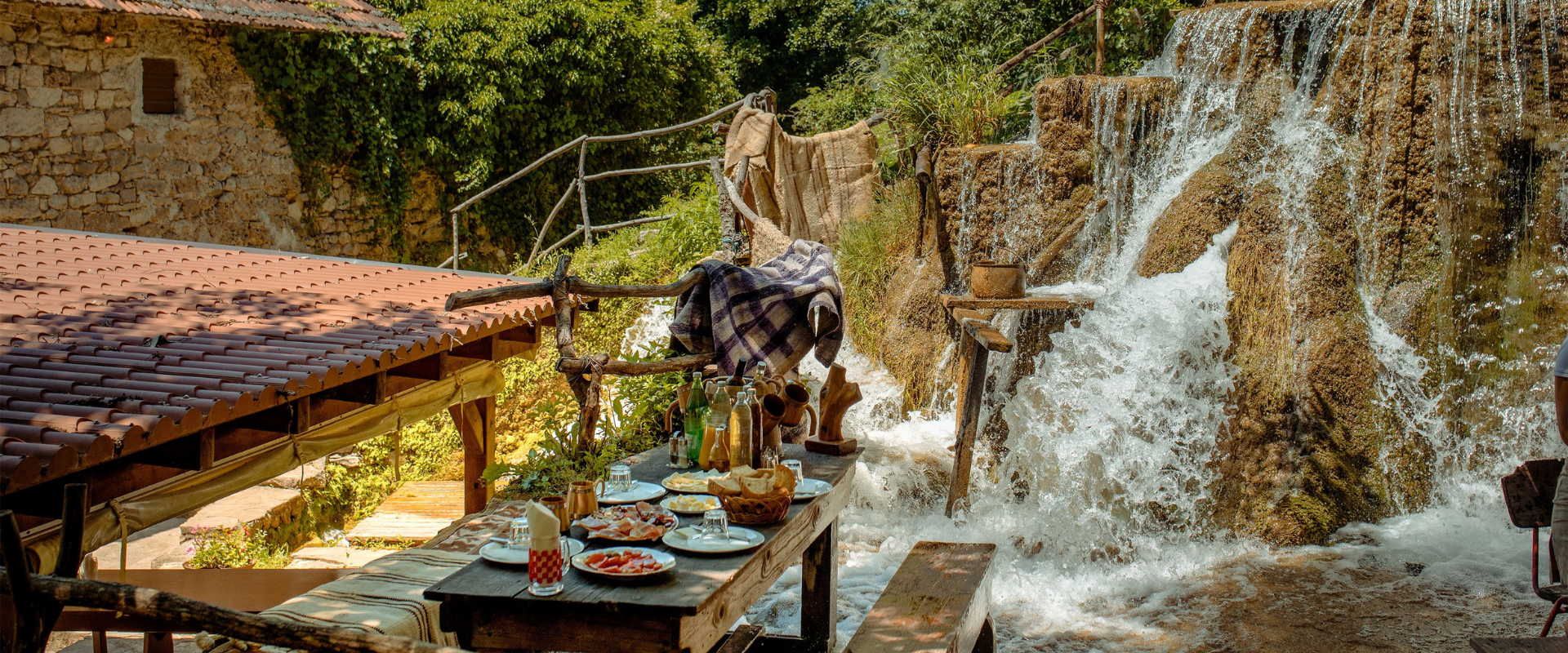 Nazomeren in Kroatië bij een waterval in Nationaal Park Krka