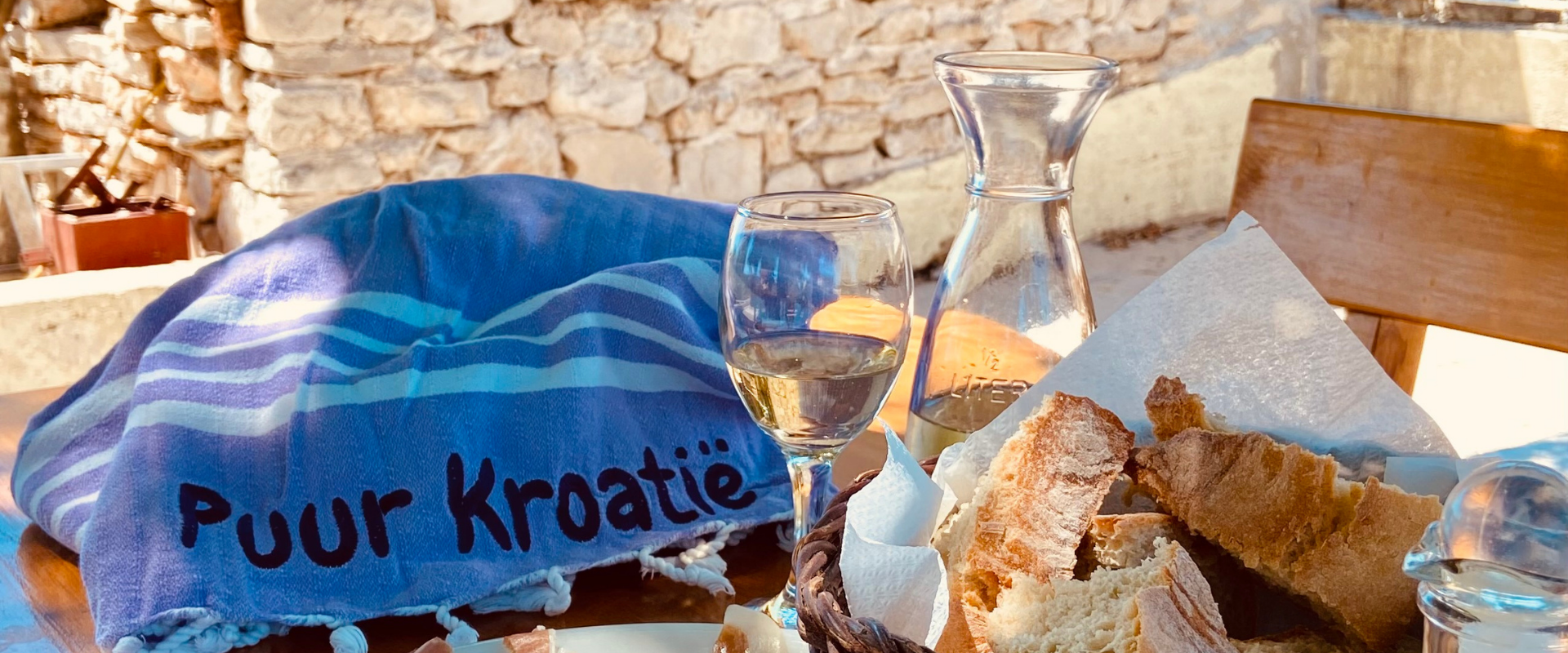 Tafelen bij nazomeren in Kroatië