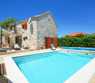 Stenen vakantiehuis met privézwembad in Kroatië