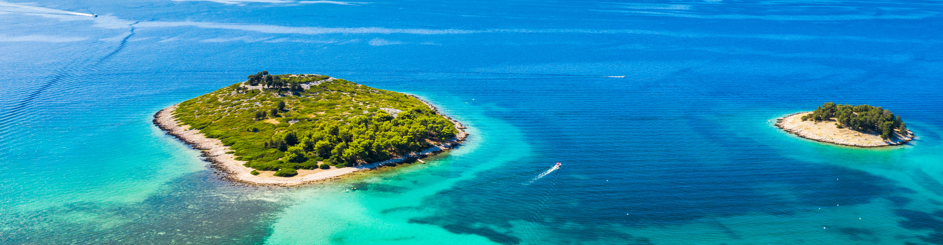 Eiland voor de kust tijdens 55+ rondreis door Kroatië