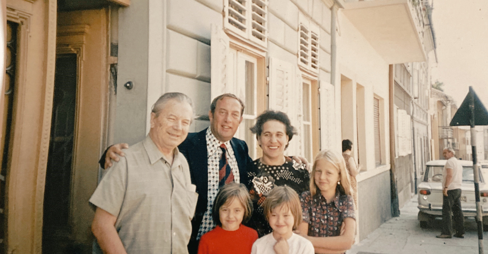 Wendy met haar ouders en familie tijdens een zomervakantie in Kroatië