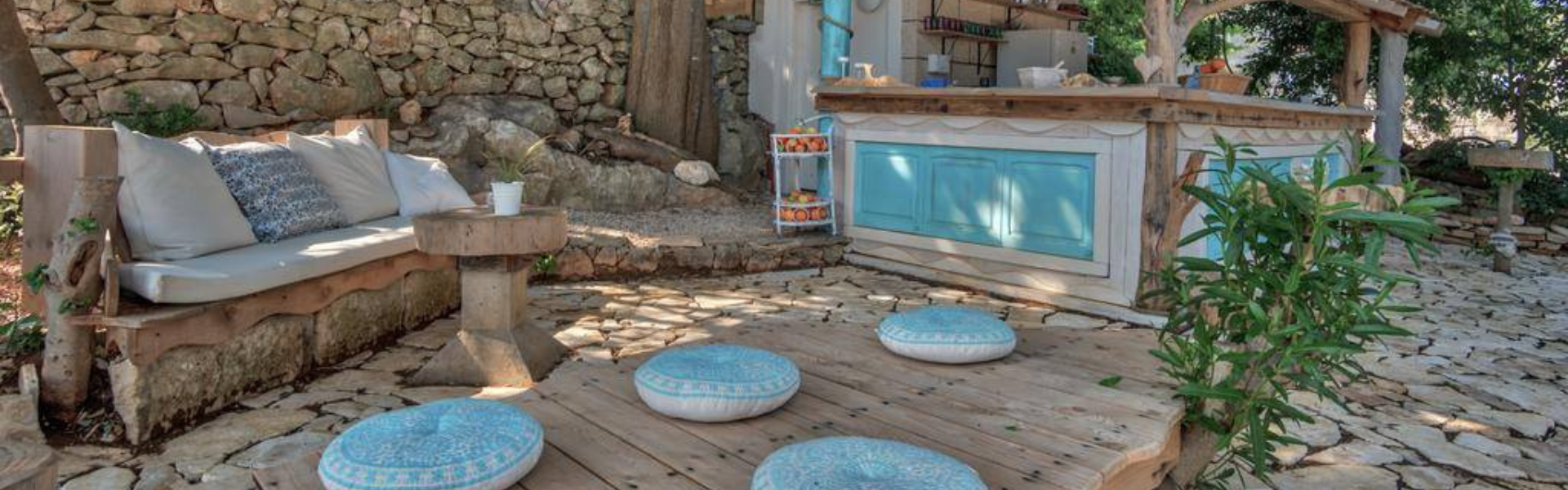 Sfeervol terras bij een kleinschalige accommodatie in Kroatië