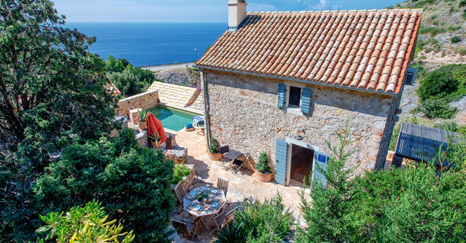 Stenen vakantiehuis met uitzicht op zee op het eiland Hvar