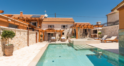 Kleinschalige villa met zwembad en terras in Kroatië